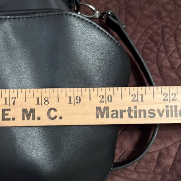 Fabletics The Grip Tote Duffel Gym/Travel Bag, Black, 20.5” x 11.5” x 6.5” - Picture 13 of 15